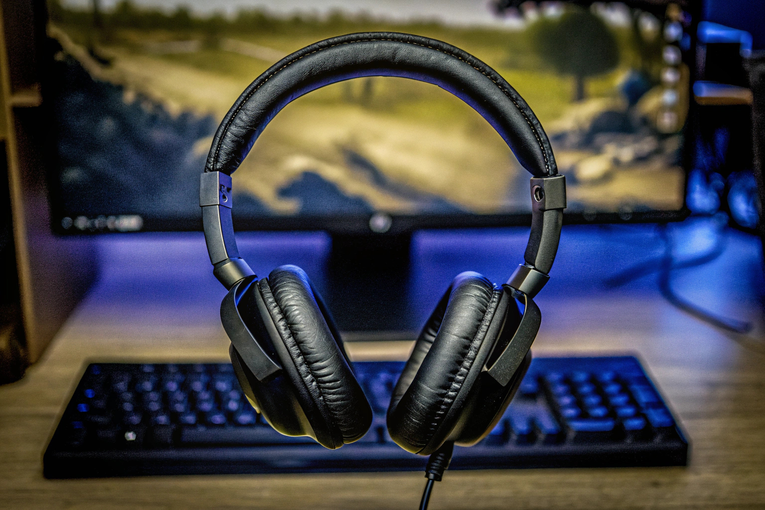 Das Logitech G PRO X LIGHTSPEED Gaming-Headset in Aktion, das seine kabellose Freiheit und hohe Klangqualität demonstriert. Logitech G PRO X LIGHTSPEED Headset