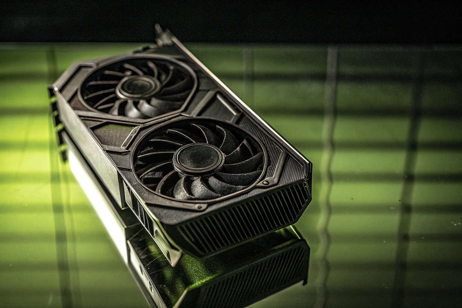Detailaufnahme einer modernen Grafikkarte, die für Raytracing optimiert ist. Moderne Grafikkarte für Raytracing