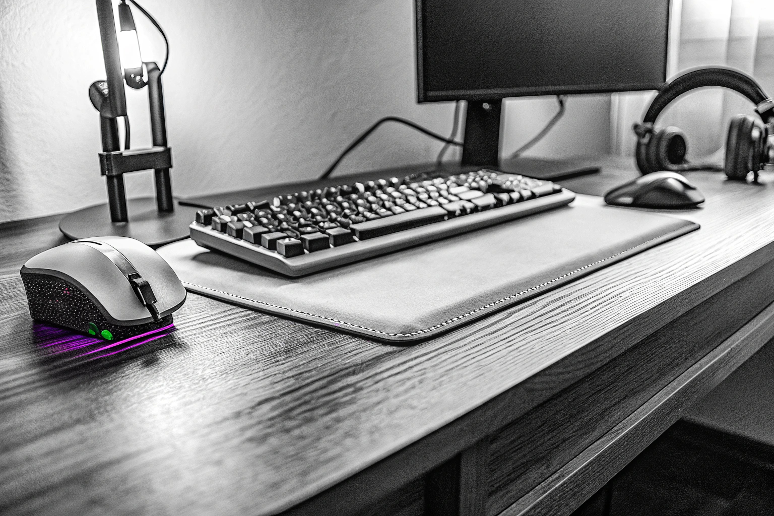 Gaming-Schreibtisch mit RGB-Mikrofon