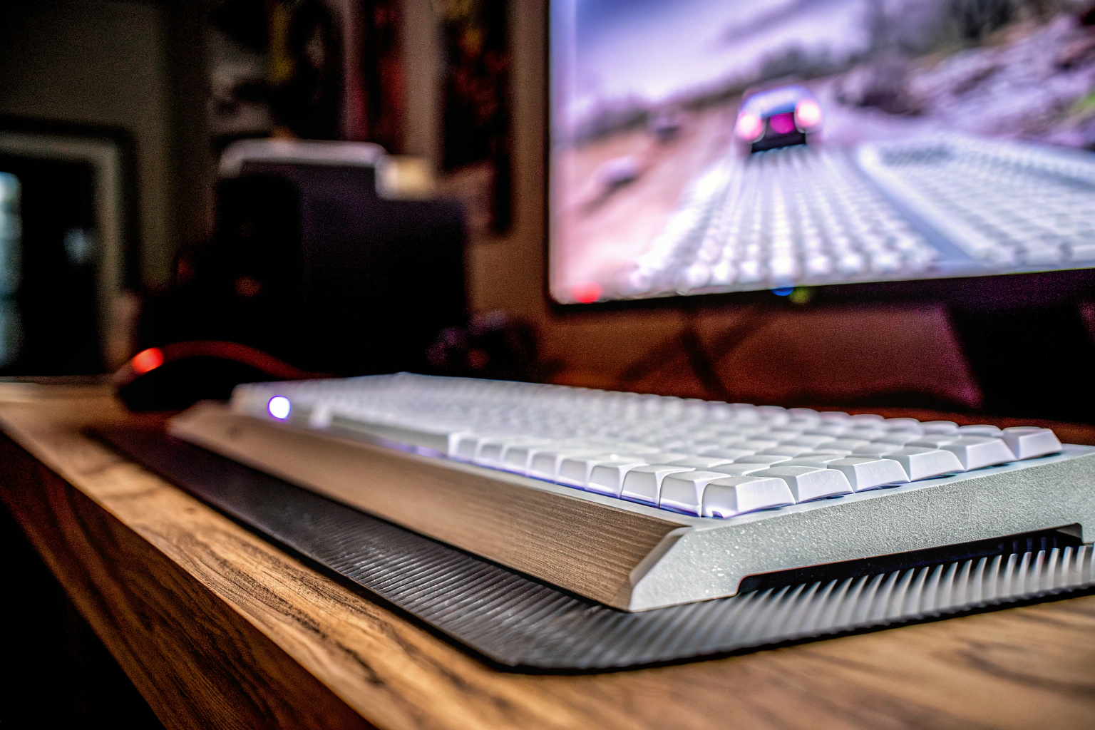 Ein Bild eines Streamers, der das MOUNTAIN Displaypad benutzt. Streamer mit MOUNTAIN Displaypad