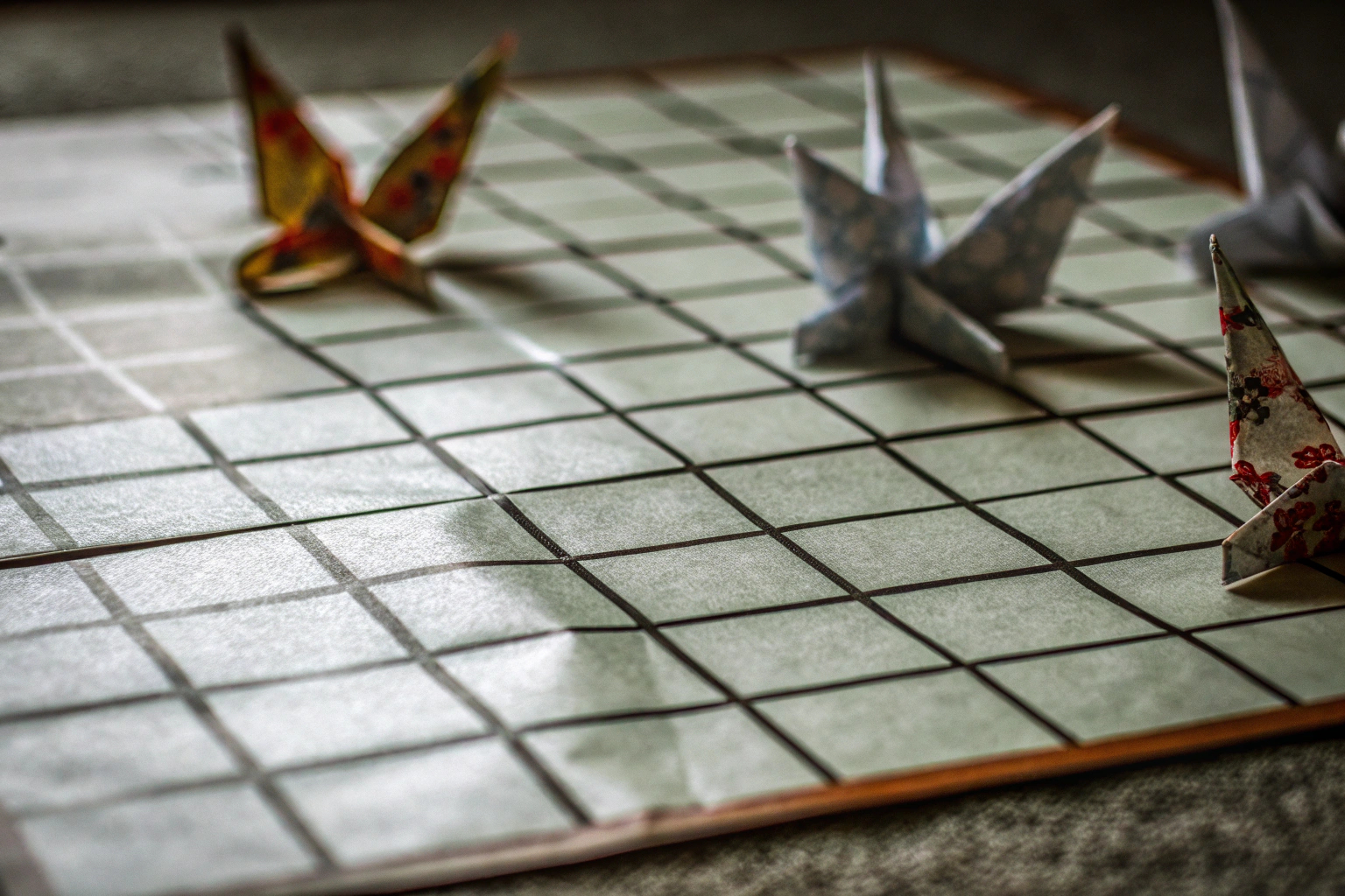 Ein einzigartiges Origami-Rätselspiel, das sowohl Geschick als auch Intelligenz erfordert. Foldology Origami-Rätselspiel