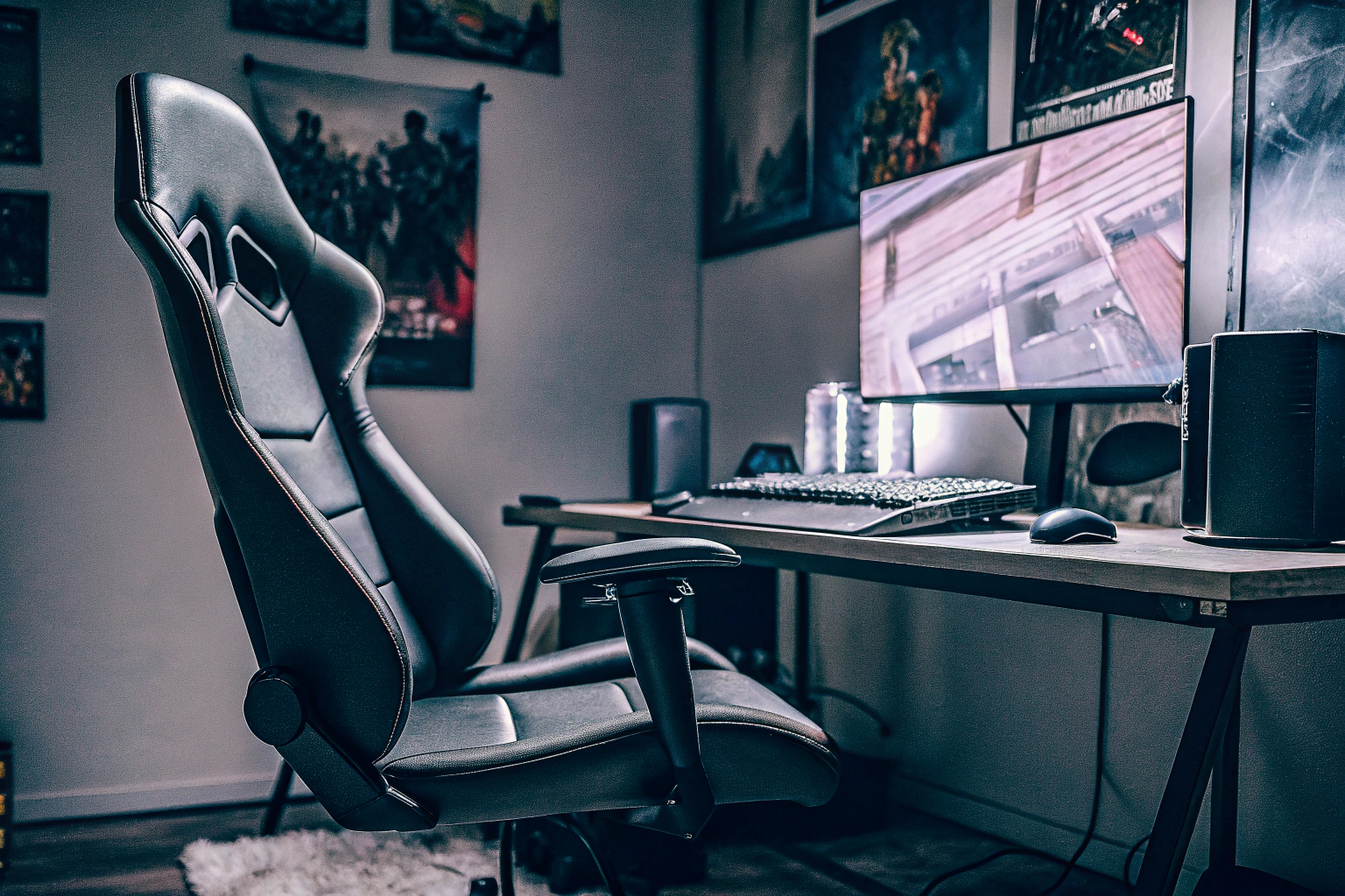 Ein eSports-Athlet, der intensiv trainiert und sich auf ein bevorstehendes Turnier vorbereitet. eSports-Training