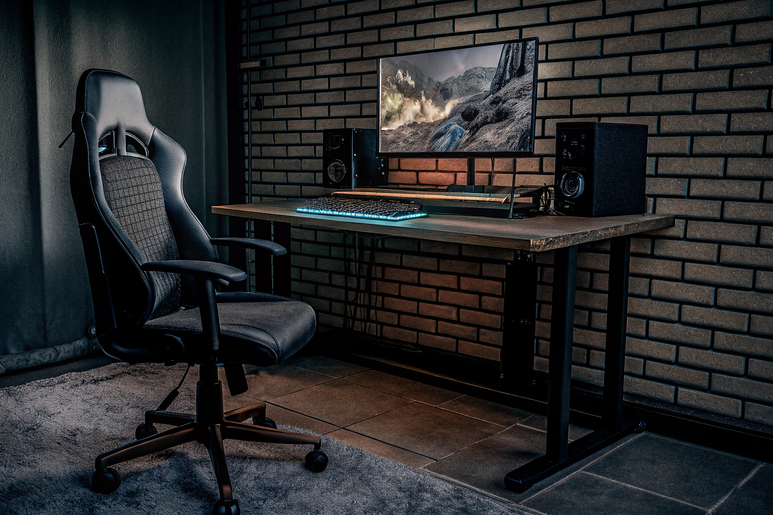Ein Gaming-Setup mit einem Mixer und Mikrofon, das für Streaming und Gaming vorbereitet ist. Gaming Audio-Setup