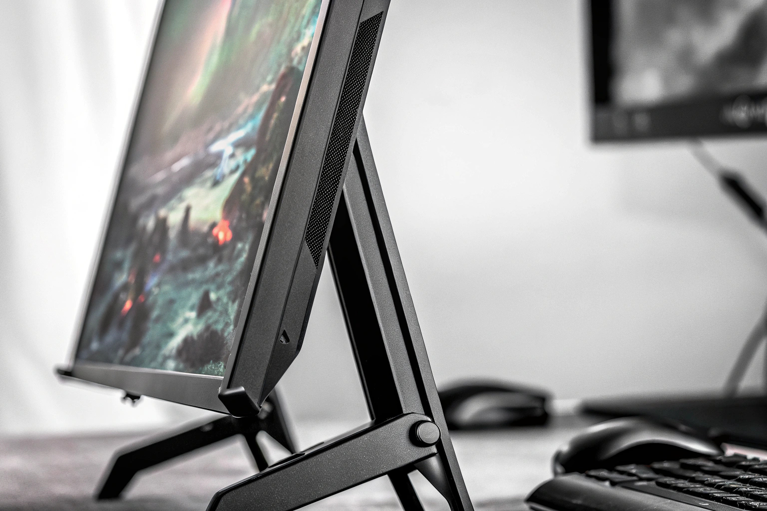 Ein moderner Gaming-Monitor mit anpassbarem Ständer für individuelle Einstellungsmöglichkeiten. Anpassbarer Gaming-Monitor