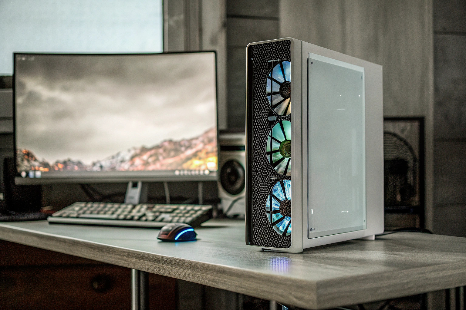 Ein moderner Gaming-PC mit LED-Beleuchtung Moderner Gaming-PC
