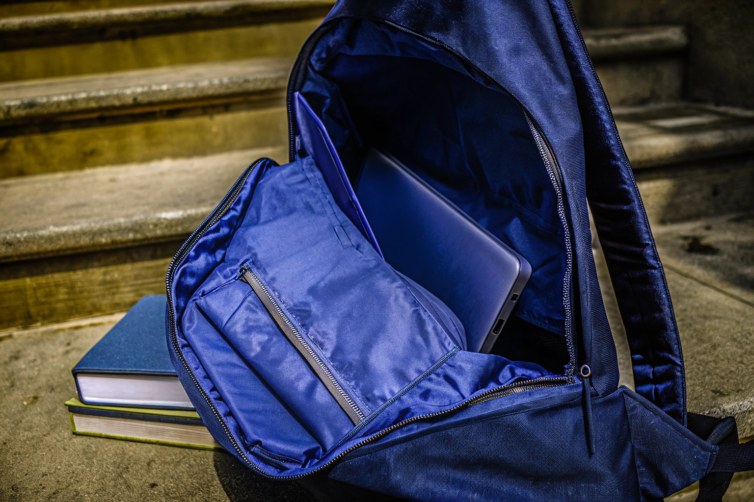 Ein Rucksack mit Laptopfach, perfekt für Studenten, die viel pendeln. Laptop Rucksack