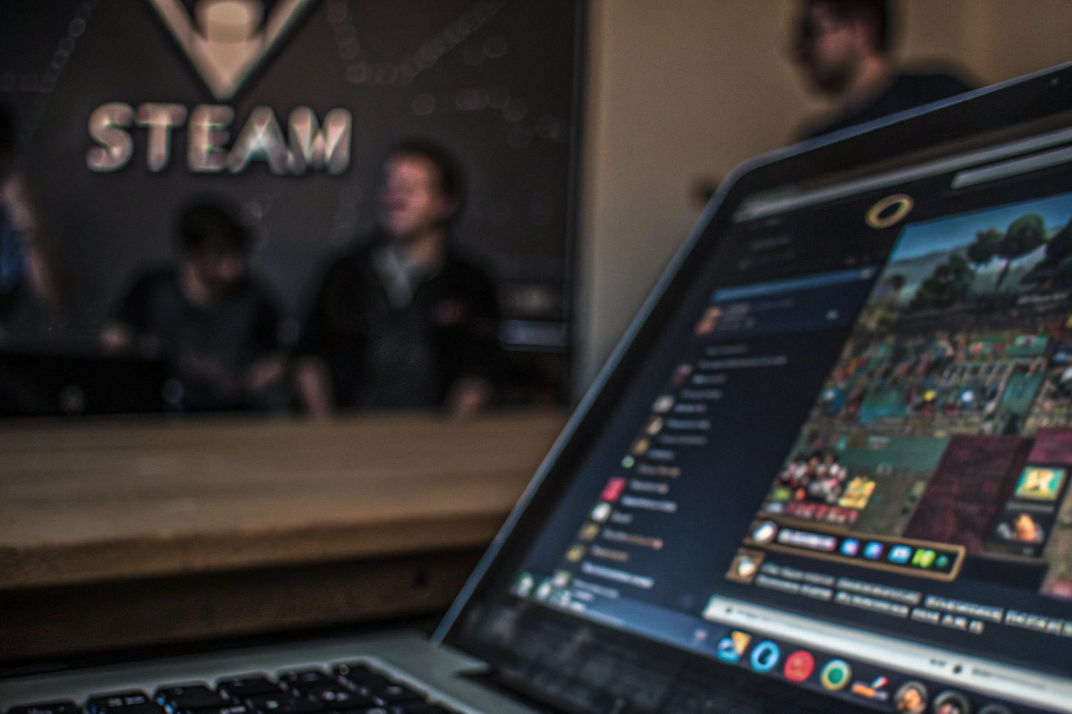 Ein Screenshot von einem Steam-Spiel mit aktiver Community-Diskussion im Hintergrund. Steam Community Interaktion