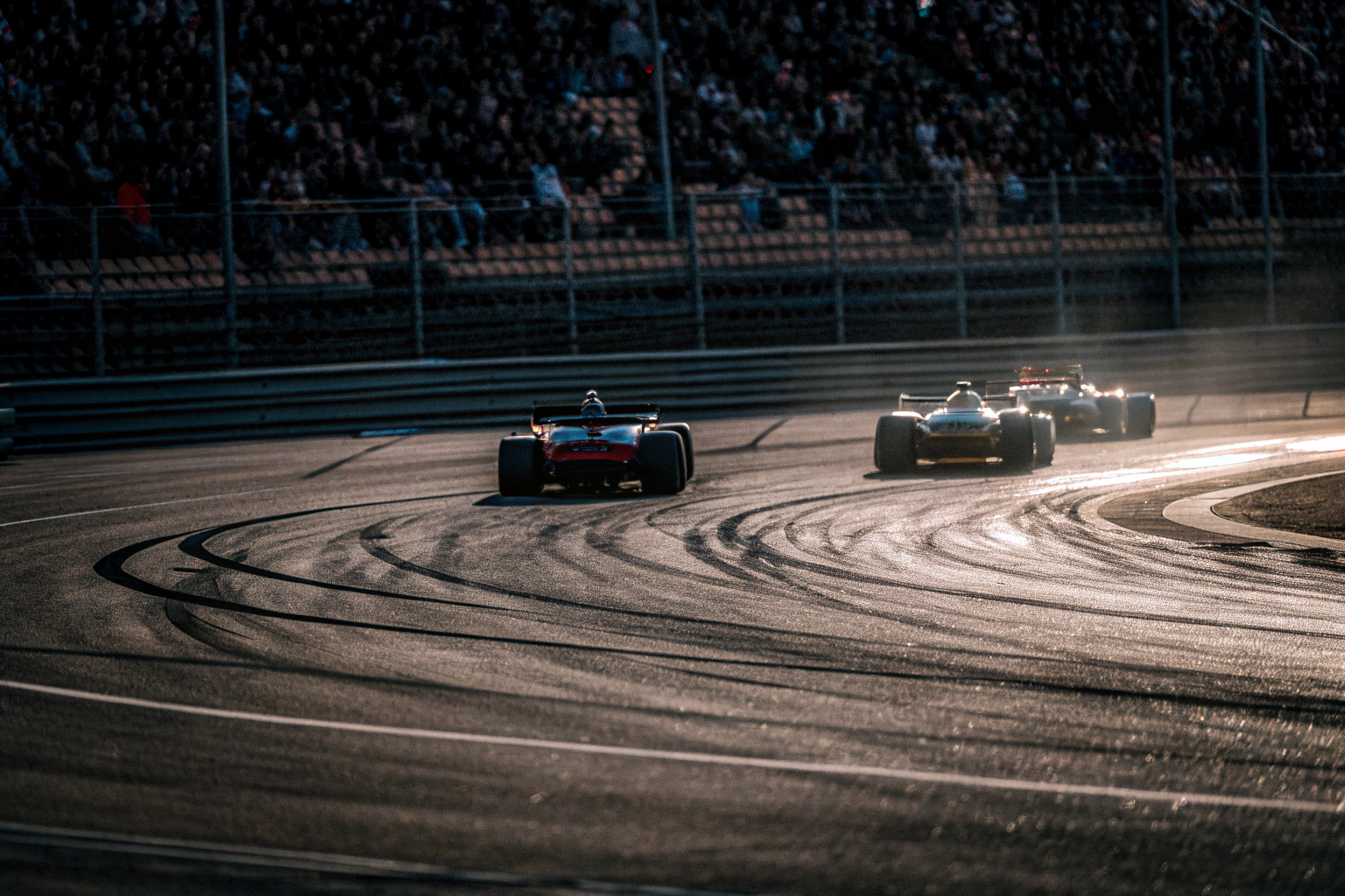 Ein spannendes Formel-1-Rennen, das die Intensität und den Wettbewerb des Spiels EA SPORTS F1 25 einfängt. Formel-1-Rennen in EA SPORTS F1 25