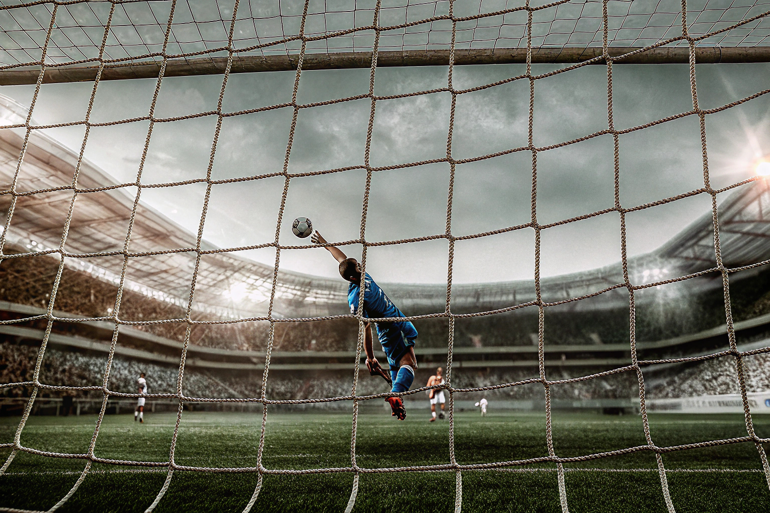 Ein spannendes Fußballspiel in EA SPORTS FC 25, mit jubelnden Spielern und einer begeisterten Menge. EA SPORTS FC 25 Gameplay