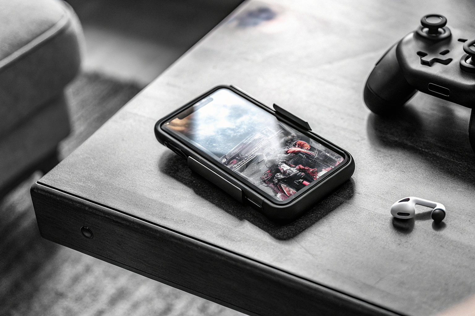 Ein Spieler, der das OSCAL Tiger 12 Smartphone verwendet, um ein beliebtes Mobile Game zu spielen, und dabei die flüssige Grafik bewundert. Gaming mit OSCAL Tiger 12