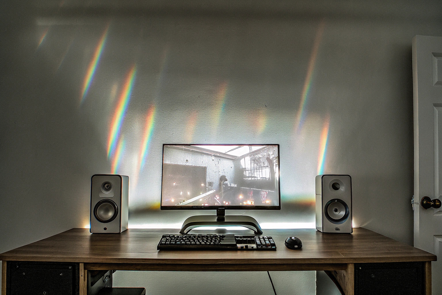Eine Gaming-Station mit farbenfroher LED-Beleuchtung und synchronisierter Musik Gaming-Station mit LED-Beleuchtung