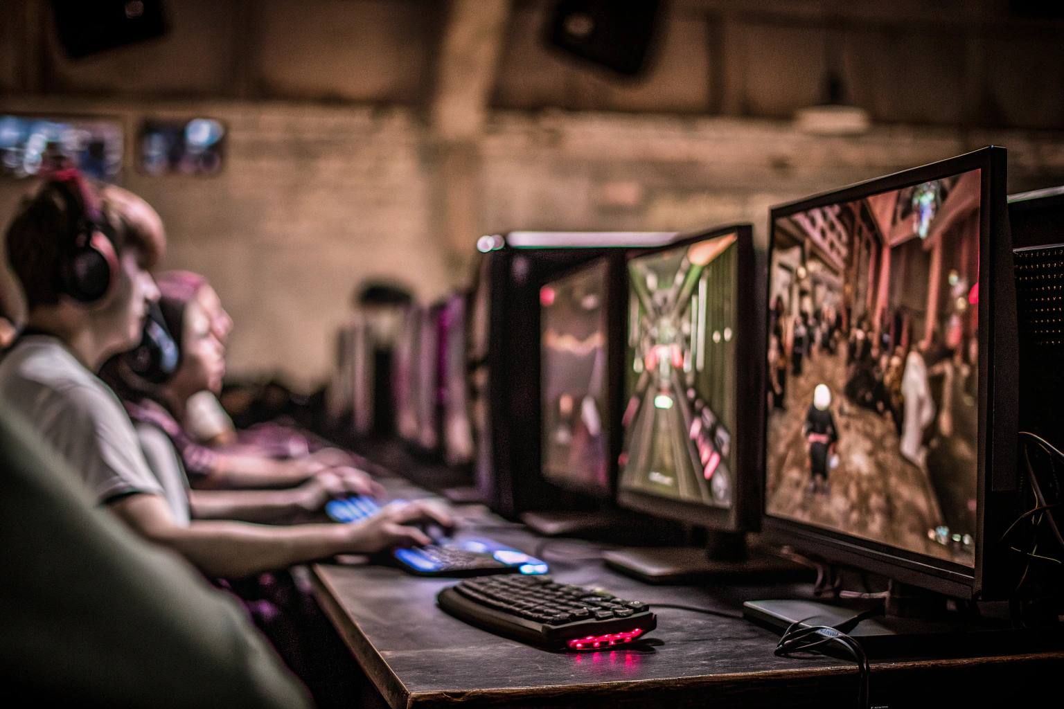 Freunde beim E-Sport-Turnier