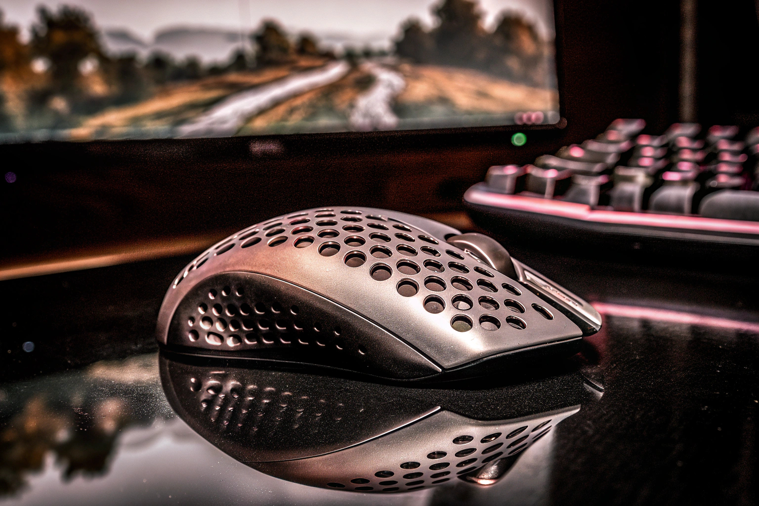 Eine kabellose Gaming-Maus mit einem ergonomischen Design, perfekt für lange Gaming-Sessions. Kabellose Gaming-Maus mit ergonomischem Design