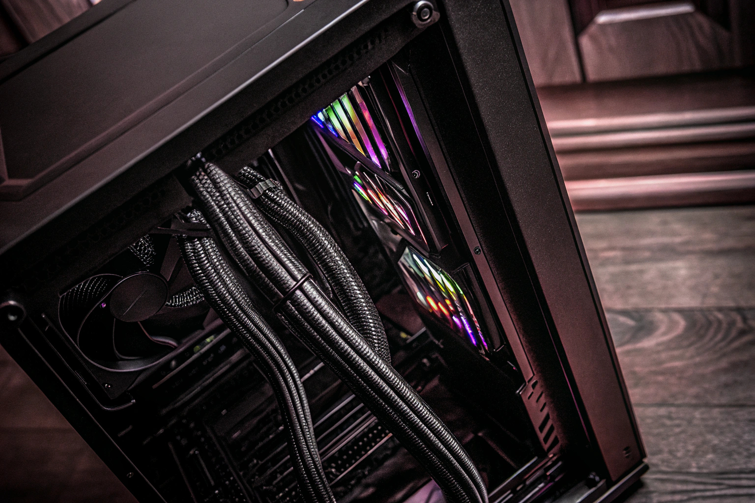 Innenansicht eines Gaming-PCs mit moderner Grafikkarte Gaming-PC mit moderner Grafikkarte