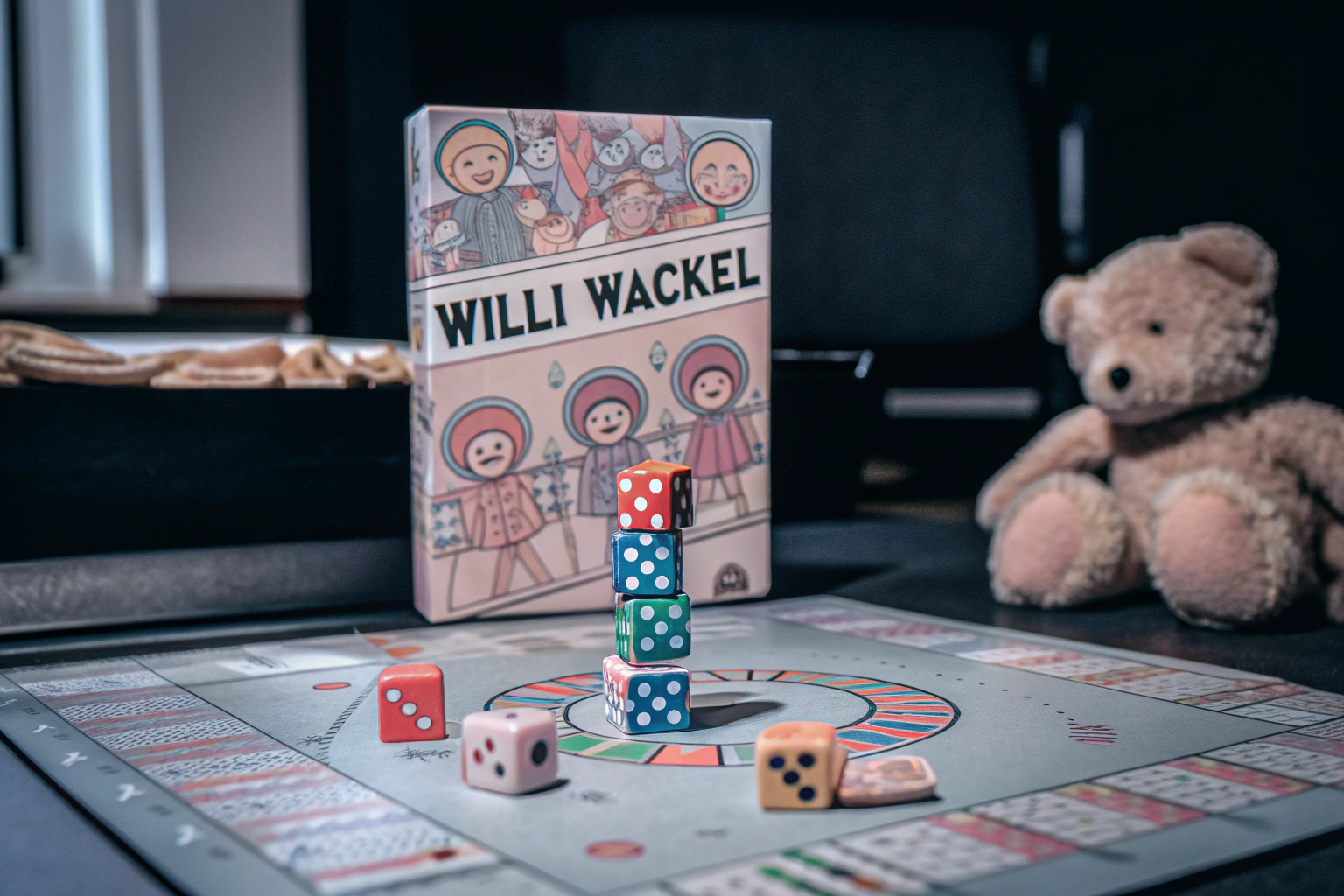 Kinder spielen Willi Wackel