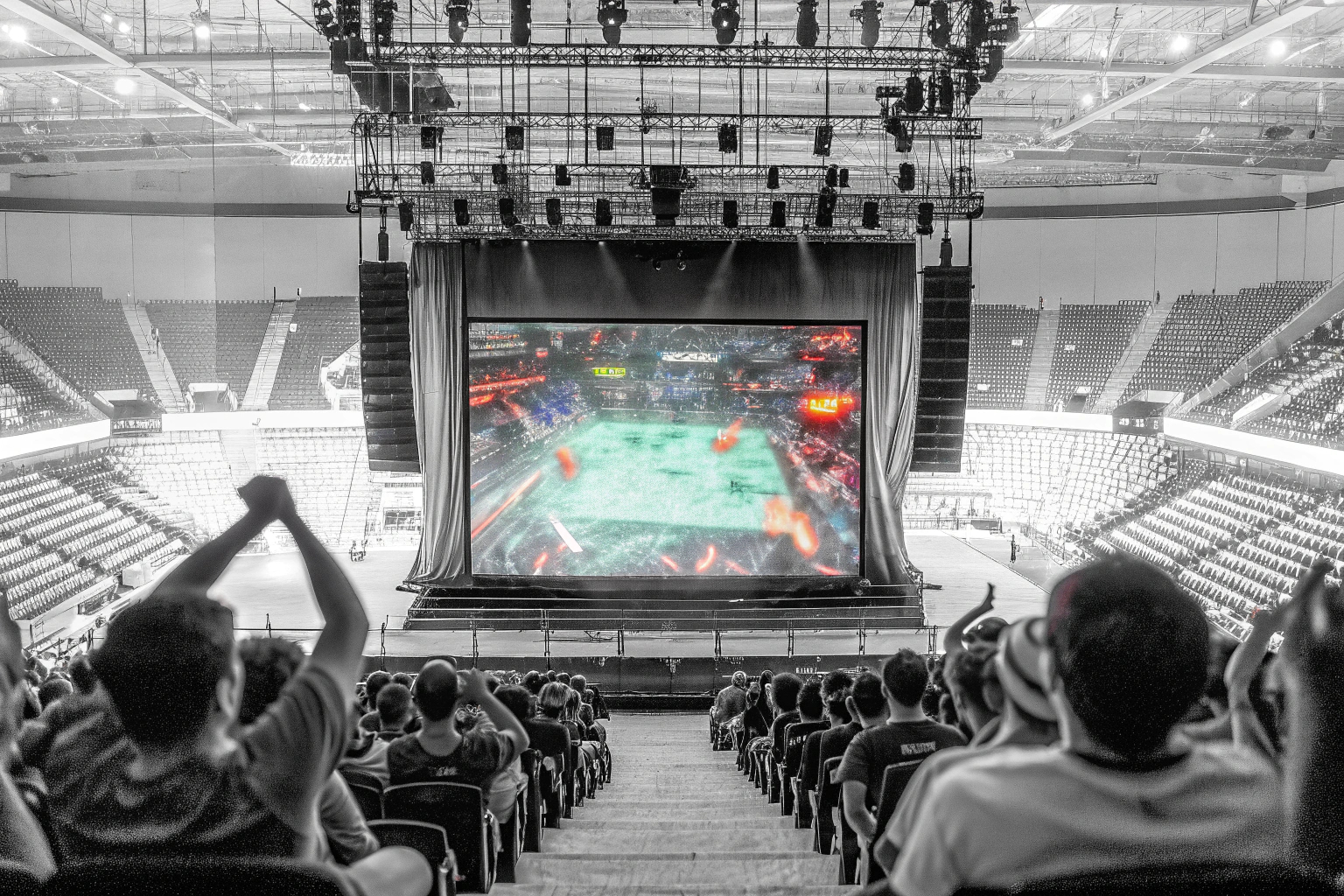 Szenen von einem E-Sport-Event mit Spielern und Zuschauern. E-Sport-Event Spieler und Zuschauer